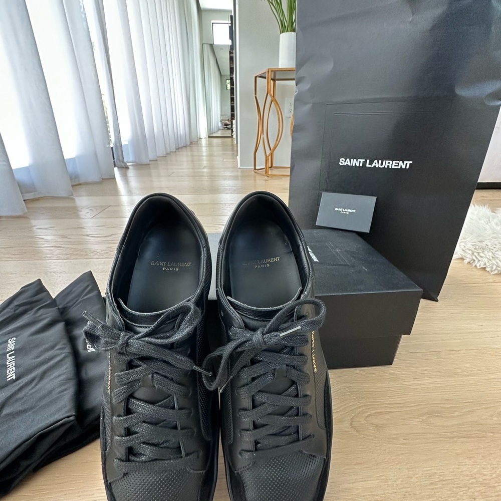 Saint Laurent Andy Low-Top Leather Sneakers - Picture 8 of 10